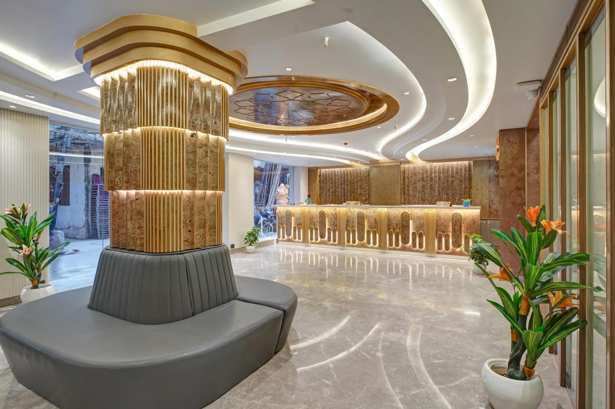Newly Built Gold The Royal With Rooftop Restaurant - 2Mins Walk From New Delhi Rail Station & 5Mins From Connaught Place Ngoại thất bức ảnh
