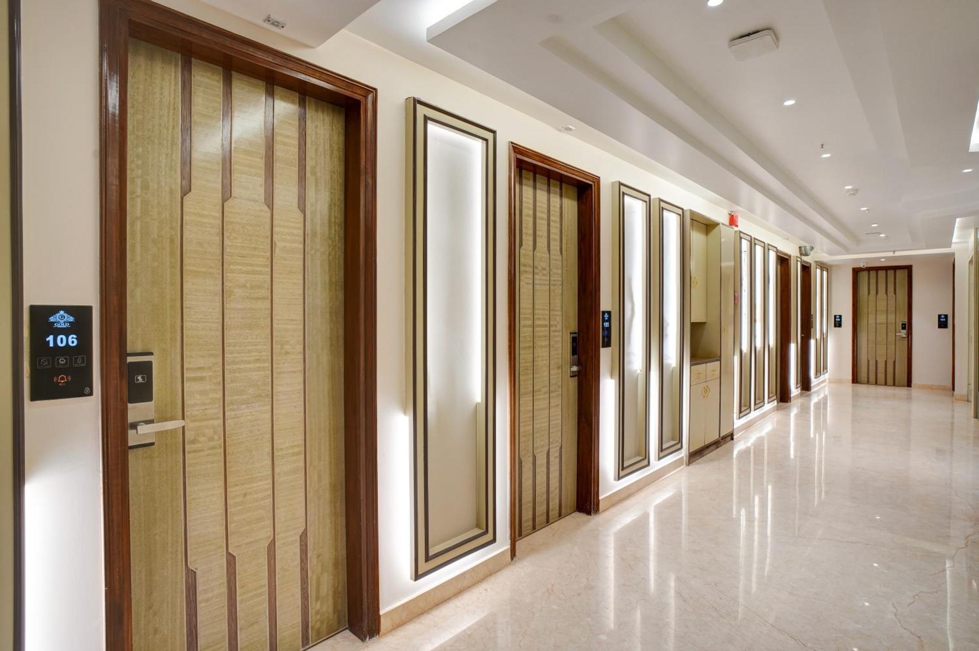 Newly Built Gold The Royal With Rooftop Restaurant - 2Mins Walk From New Delhi Rail Station & 5Mins From Connaught Place Ngoại thất bức ảnh