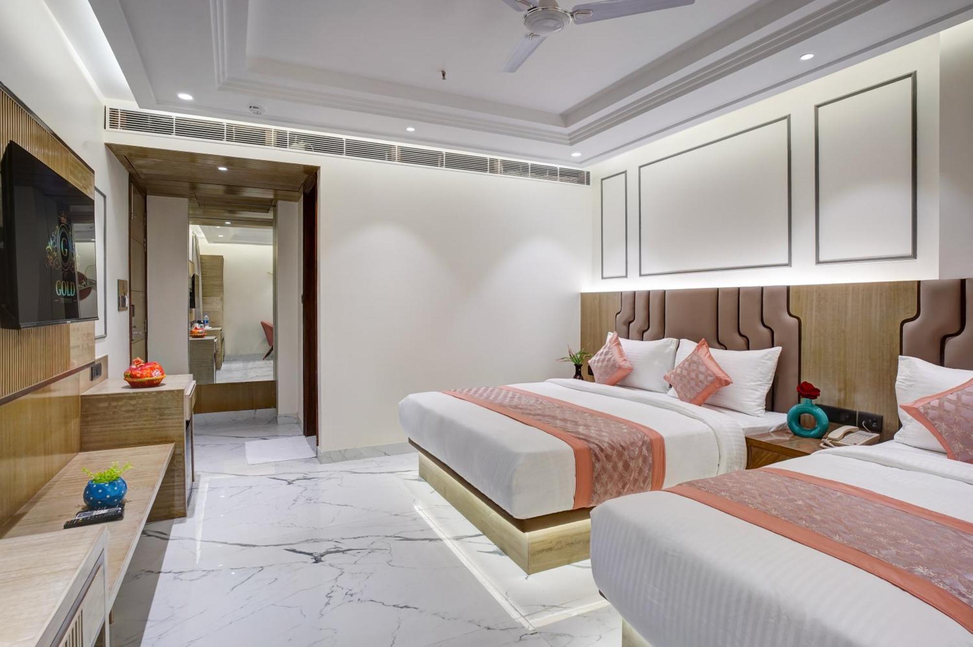 Newly Built Gold The Royal With Rooftop Restaurant - 2Mins Walk From New Delhi Rail Station & 5Mins From Connaught Place Ngoại thất bức ảnh