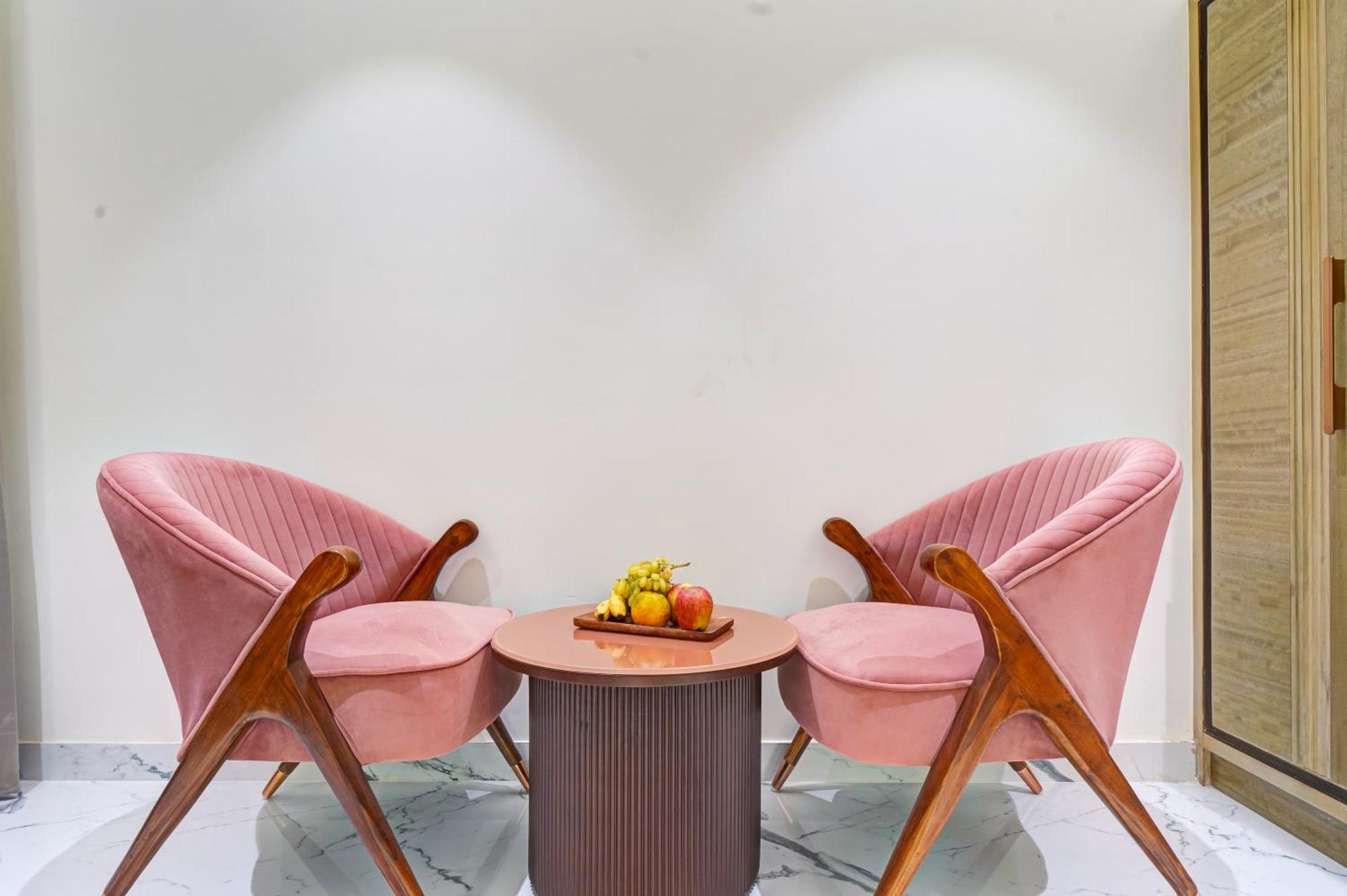 Newly Built Gold The Royal With Rooftop Restaurant - 2Mins Walk From New Delhi Rail Station & 5Mins From Connaught Place Ngoại thất bức ảnh